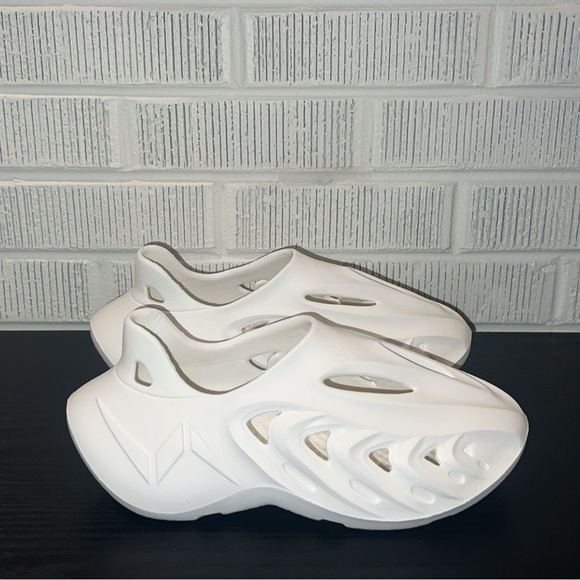 White Unisex Foam Runner Shoe - Picture 7 of 9